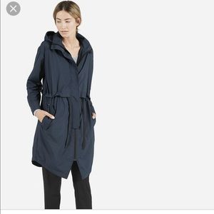 Everlane Lightweight Anorak Rain Jacket in Navy